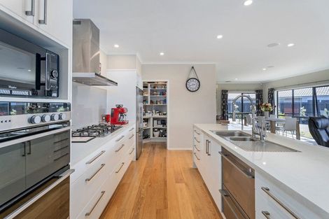 Photo of property in 6 Roseberry Place, Whitianga, 3510