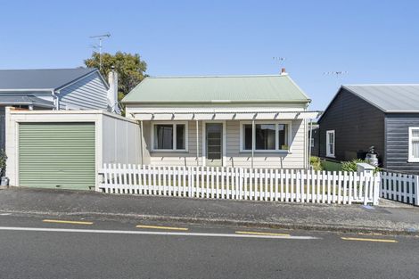 Photo of property in 58 Morley Street, New Plymouth, 4310