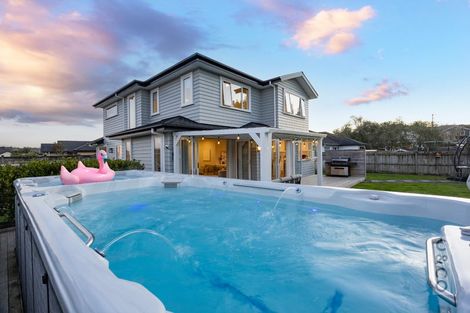Photo of property in 11 Kahika Grove, Huapai, Kumeu, 0810