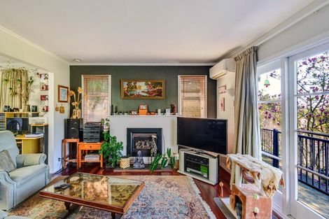 Photo of property in 16 Spencer Road, Hospital Hill, Napier, 4110
