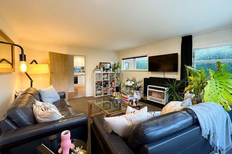 Photo of property in 4 Black Rock Road, Newlands, Wellington, 6037