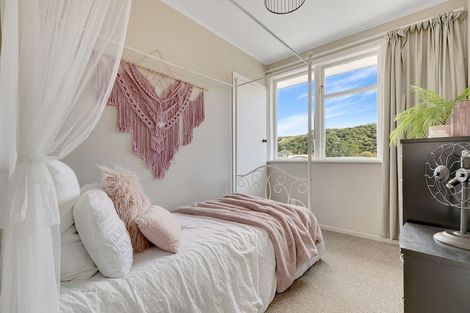 Photo of property in 70 Champion Street, Cannons Creek, Porirua, 5024