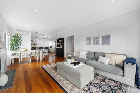 Photo of property in 20 Bradbury Road, Botany Downs, Auckland, 2010