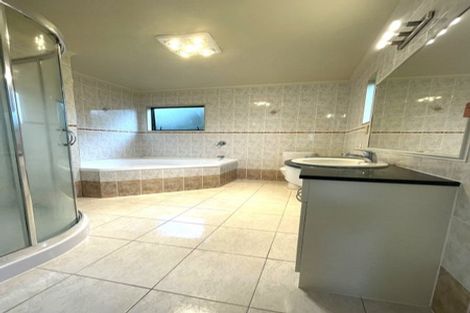 Photo of property in 111 Hugh Green Drive, Pinehill, Auckland, 0632