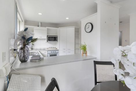 Photo of property in 11 Fernbrook Close, Burswood, Auckland, 2013