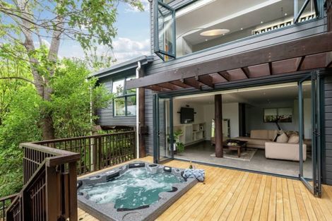 Photo of property in 21 Tanglewood Place, Cockle Bay, Auckland, 2014