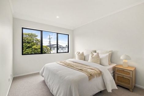 Photo of property in 32 Swanson Road, Henderson, Auckland, 0610