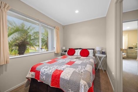Photo of property in 6 Harbour Lights Close, West Harbour, Auckland, 0618