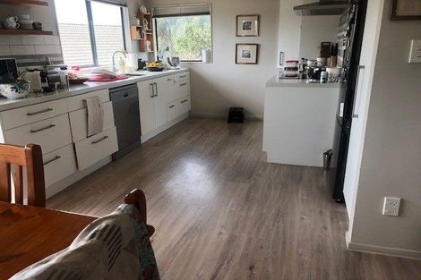 Photo of property in 135 Field Way, Waikanae Beach, Waikanae, 5036