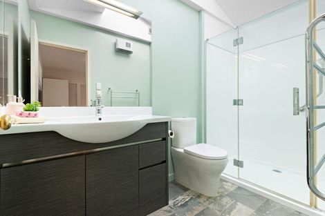 Photo of property in 1 Colquhoun Street, Glenross, Dunedin, 9011