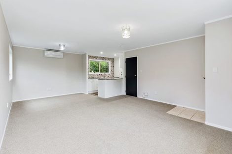 Photo of property in 2/94 Kaurilands Road, Titirangi, Auckland, 0602