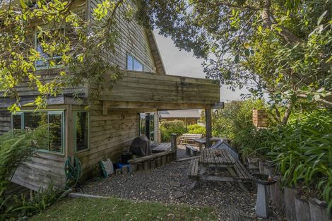 Photo of property in 35 Whiritoa Beach Road, Whiritoa, Whangamata, 3691