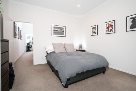 Photo of property in 2/123 The Parade, Island Bay, Wellington, 6023