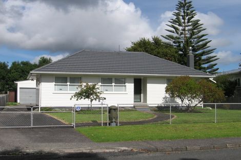 Photo of property in 6 Hereford Street, Te Atatu Peninsula, Auckland, 0610