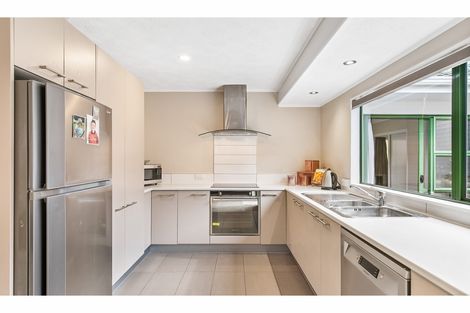 Photo of property in 1/5 Masterton Road, Rothesay Bay, Auckland, 0630