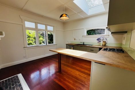 Photo of property in 19 Highbury Crescent, Aro Valley, Wellington, 6012