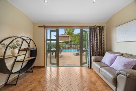 Photo of property in 11 Cheriton Road, Mellons Bay, Auckland, 2014