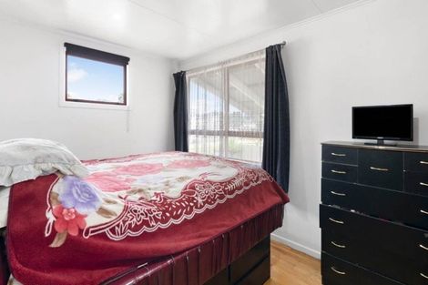 Photo of property in 2 Mcnaughton Avenue, Mangere East, Auckland, 2024