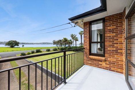 Photo of property in 65 Kiwi Esplanade, Mangere Bridge, Auckland, 2022