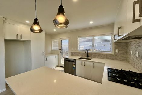 Photo of property in 1/101 Mcleod Road, Te Atatu South, Auckland, 0610