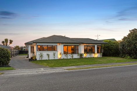 Photo of property in 16 Luculia Drive, Mount Maunganui, 3116