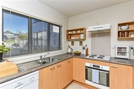 Photo of property in 2/1 John Jennings Drive, Oteha, Auckland, 0632