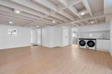 Photo of property in 514a Blockhouse Bay Road, Blockhouse Bay, Auckland, 0600