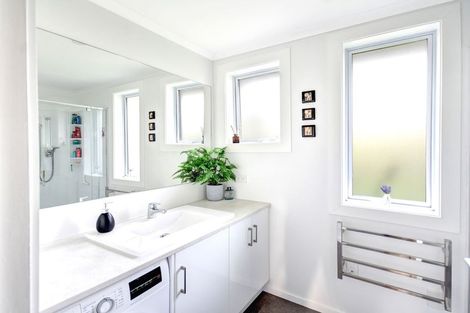 Photo of property in 71 Macandrew Road, South Dunedin, Dunedin, 9012