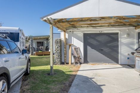 Photo of property in 51 Nash Parade, Foxton Beach, Foxton, 4815