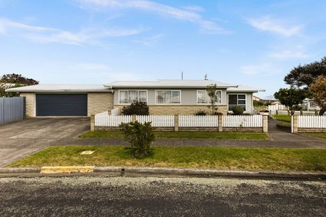 Photo of property in 2 Banff Place, Tamatea, Napier, 4112