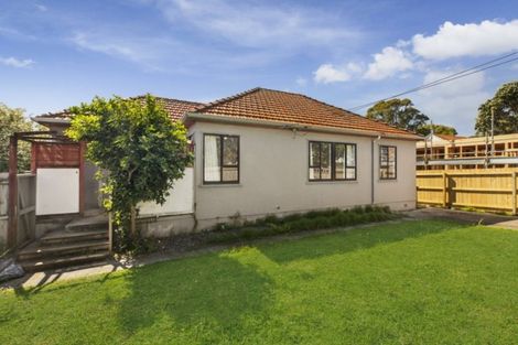 Photo of property in 4 Waddell Avenue, Point England, Auckland, 1072