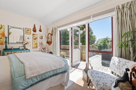 Photo of property in 75 Morley Street, New Plymouth, 4310