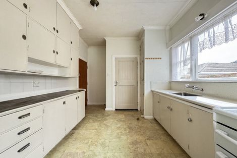 Photo of property in 17 Raroa Terrace, Tawa, Wellington, 5028