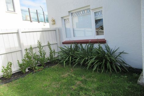 Photo of property in 2 Nikau Street, New Lynn, Auckland, 0600