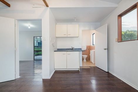 Photo of property in 14 Alidade Place, Massey, Auckland, 0614