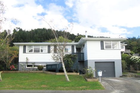 Photo of property in 2 Dunsandel Grove, Silverstream, Upper Hutt, 5019