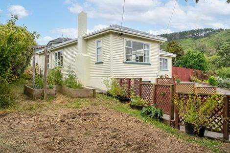 Photo of property in 37 Hampton Hill Road, Tawa, Wellington, 5028