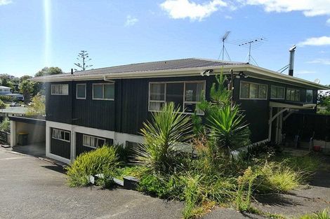 Photo of property in 17 Macnay Way, Murrays Bay, Auckland, 0630