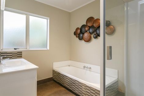 Photo of property in 11 Golders Place, Richmond Heights, Taupo, 3330