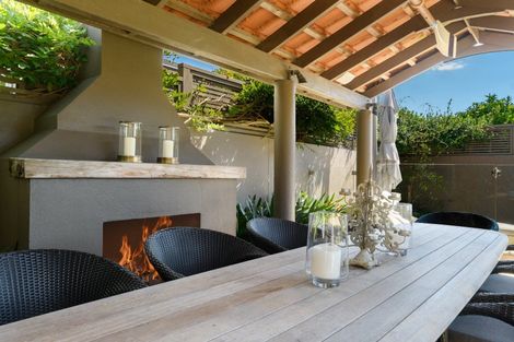 Photo of property in 247 Devonport Road, Tauranga, 3110