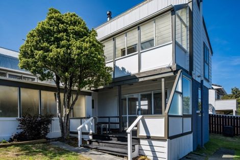 Photo of property in 16 Witham Street, Island Bay, Wellington, 6023