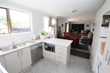 Photo of property in 71 Chichester Drive, Rosehill, Papakura, 2113