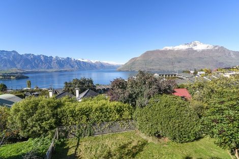 Photo of property in 49b Wynyard Crescent, Fernhill, Queenstown, 9300