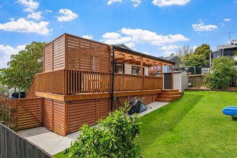 Photo of property in 30b Gledstane Road, Stanmore Bay, Whangaparaoa, 0932