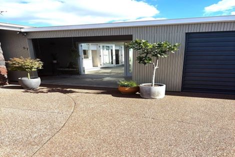 Photo of property in 97 Tiroroa Avenue, Te Atatu South, Auckland, 0610