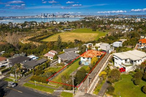 Photo of property in 61 Exmouth Road, Northcote, Auckland, 0627