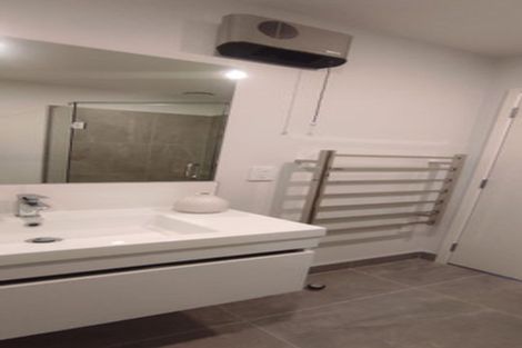 Photo of property in 3/47 Awaroa Road, Sunnyvale, Auckland, 0612