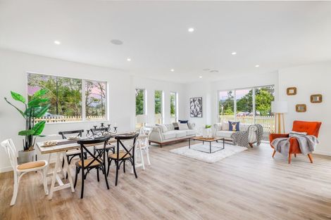 Photo of property in 23 Mcindoe Road, Kumeu, 0810