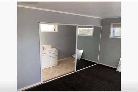 Photo of property in 2/65 Cliff View Drive, Green Bay, Auckland, 0604