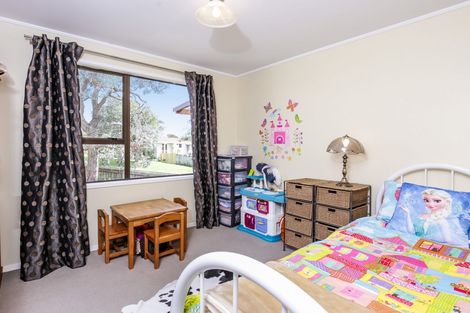 Photo of property in 10 Rena Place, West Harbour, Auckland, 0618